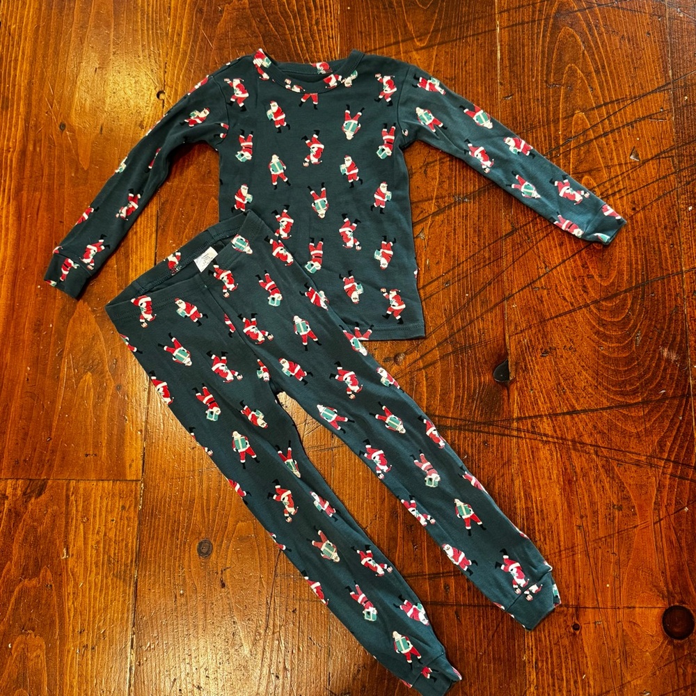GAP Kids Santa Pajama Set -Green. 5T